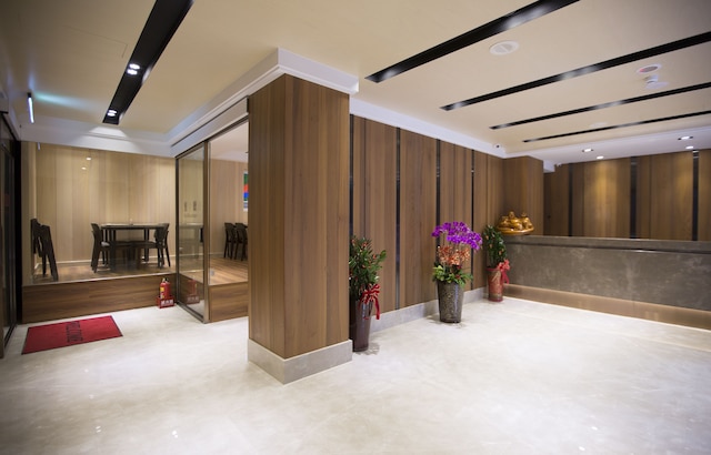 ノーブル ホテル (贵族商务饭店)