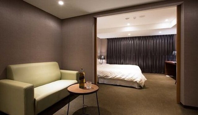 ノーブル ホテル (贵族商务饭店)