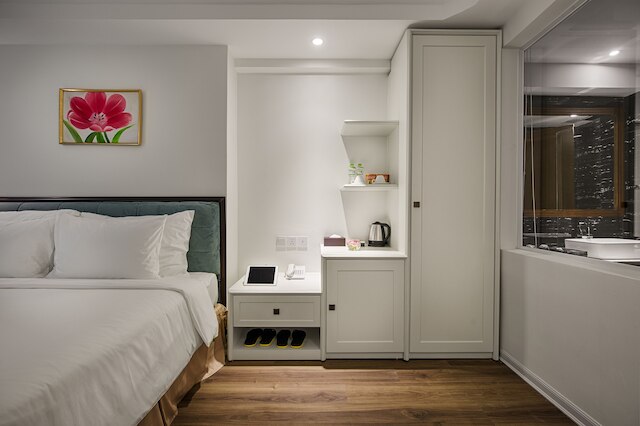 アダライン ホテル & スイート