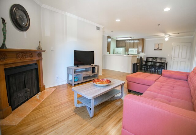 ストラスモア アパートメンツ