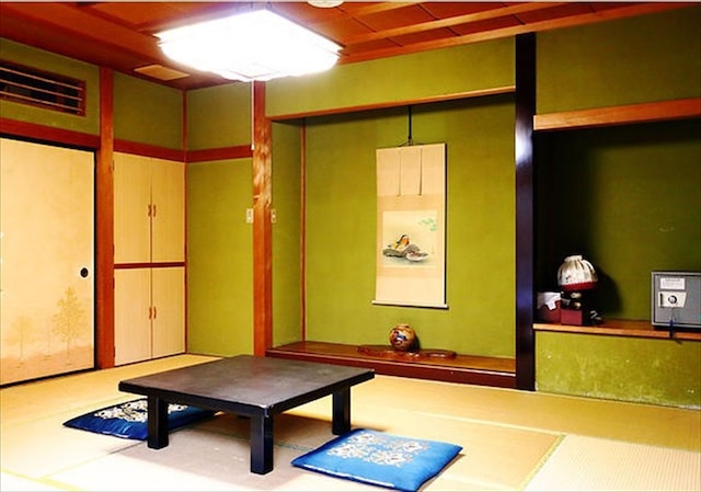 数寄屋風旅館からさわ