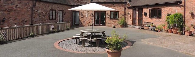 ザ マナー コーチ ハウス