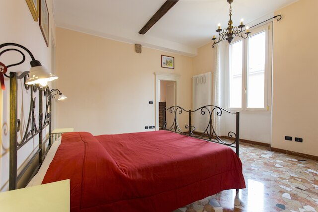 アパルタメント ヴィア ペテローニ