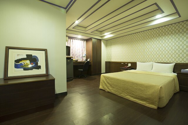 チーフ ホテル (元首經典旅館)