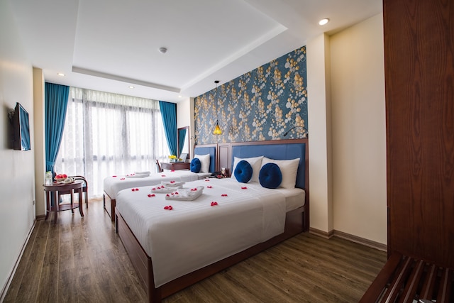 ホリデイ エメラルド ホテル