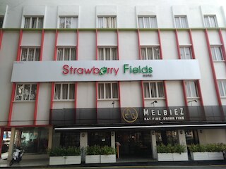 ホテル ストロベリー フィールズ