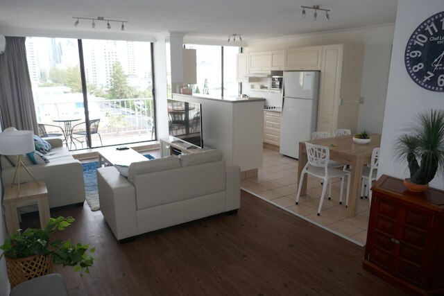 クイーンスレイ アパートメント