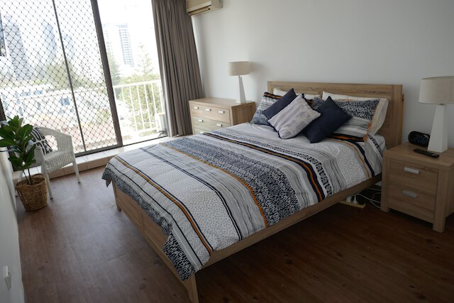 クイーンスレイ アパートメント