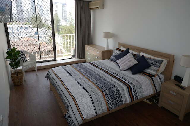 クイーンスレイ アパートメント