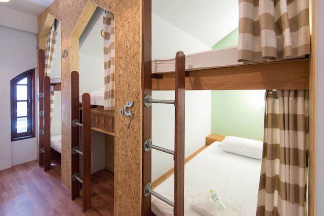 バーン アンド ベッド ホステル