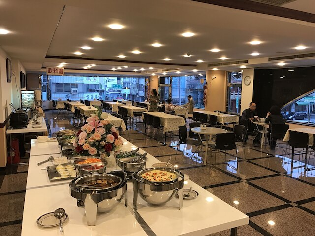 サンライズ ホテル台南 (日升大飯店)