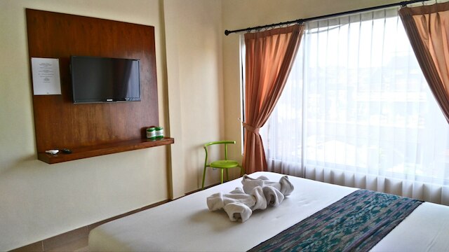 ニョマン バドリ ホームステイ