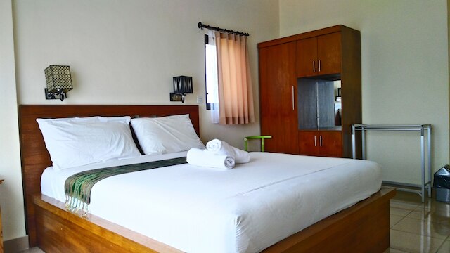 ニョマン バドリ ホームステイ