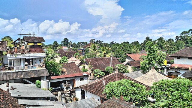 ニョマン バドリ ホームステイ