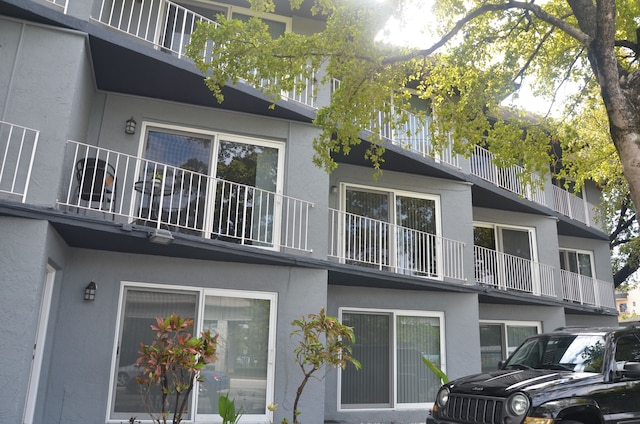 リビエラ ラグジュアリー リビング ココナッツ グローブ