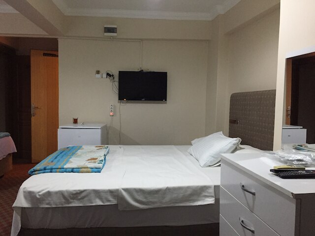 イスタンブール パリ ホテル & ホステル