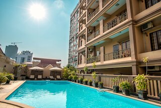 ハンプトン ホテル & アパートメント