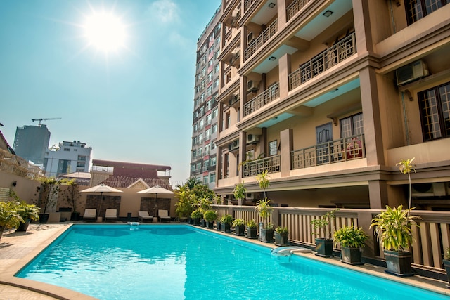 ハンプトン ホテル & アパートメント