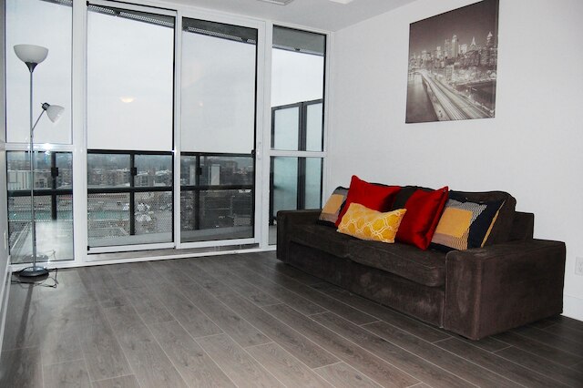 ショップス アット ドン ミルズ ファーニッシュド アパートメンツ