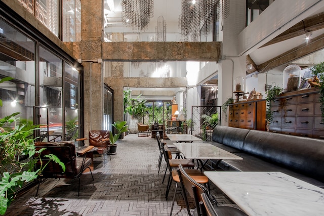 アイアン ホテル