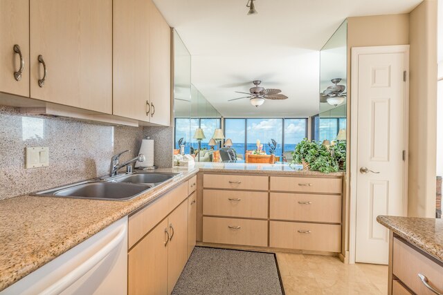 マハナ リゾート O.1017 1 ベッドルーム コンド バイ レッドオーニング