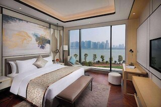 ハワード ジョンソン ヨット クラブ ホテル