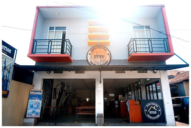 ブディ ハウス & フード ステーション