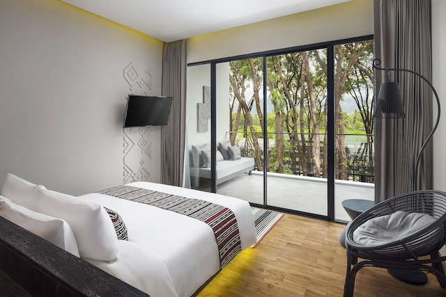 クロス チンマイ リバーサイド