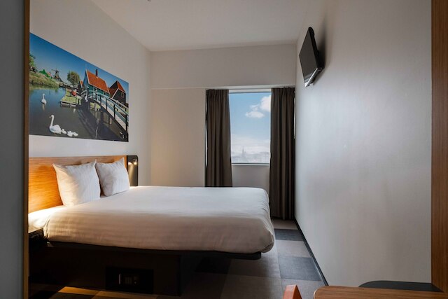 イージーホテル アムステルダム ザーンダム