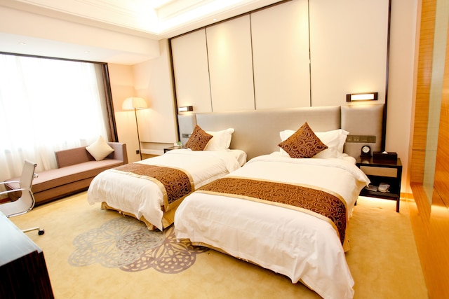 ランティン ロンウィン ホテル武漢 (武汉蓝天龙韵大饭店)