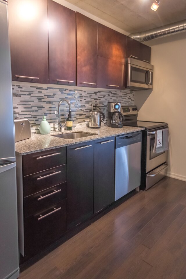 ラグジュリアス トロント ロフツ