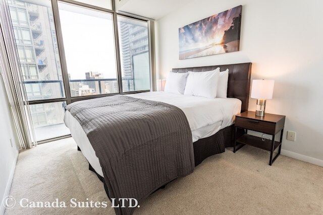 カナダ スイーツ - 832 ベイ ストリート