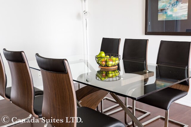 カナダ スイーツ - 832 ベイ ストリート