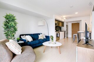 シティ コンド バイ ロジャース センター