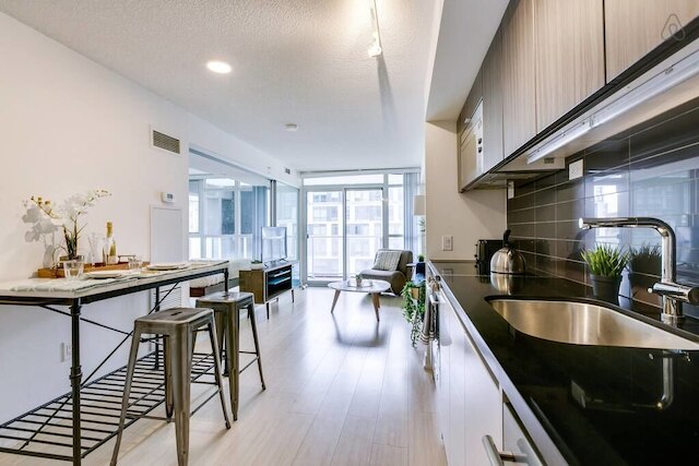 シティ コンド バイ ロジャース センター