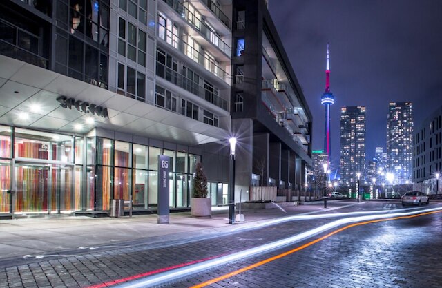 シティ コンド バイ ロジャース センター