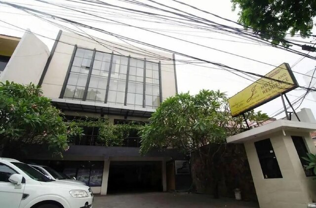 レッドドアーズ ニア グベン ステーション