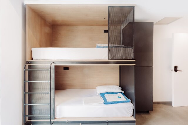 アシンズ バックパッカーズ