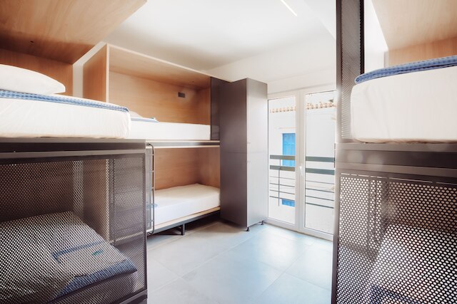 アシンズ バックパッカーズ