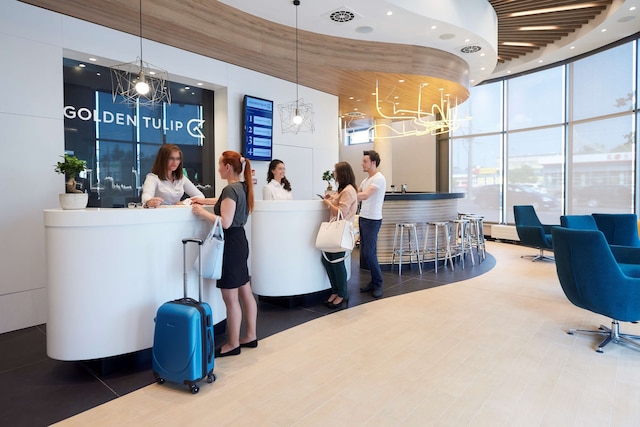 ゴールデン チューリップ ワルシャワ エアポート