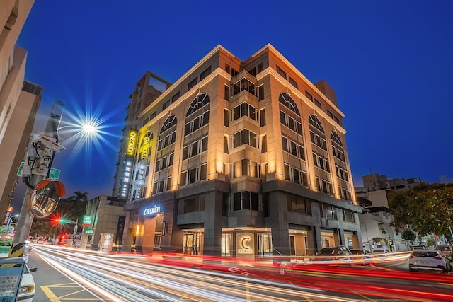 チェック イン 台中 ウェンシン ジョンチン (雀客旅館台中文心中清)