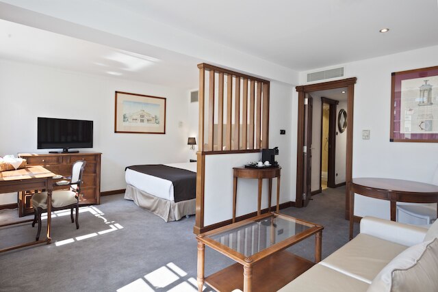 メリア ホワイト ハウス アパートメンツ