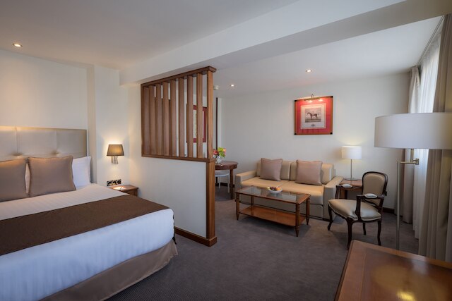 メリア ホワイト ハウス アパートメンツ