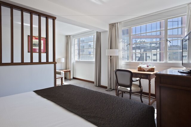 メリア ホワイト ハウス アパートメンツ