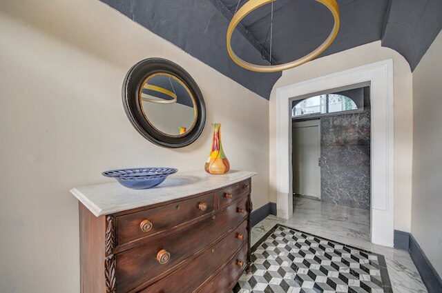 ザ ハウス イン オールド ミント ストリート