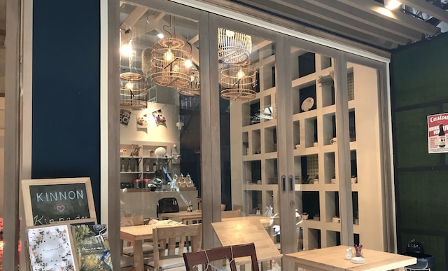 キンノン デラックス ホステル コワーキング カフェ