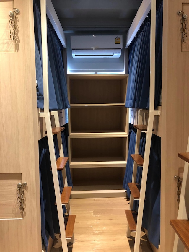 キンノン デラックス ホステル コワーキング カフェ