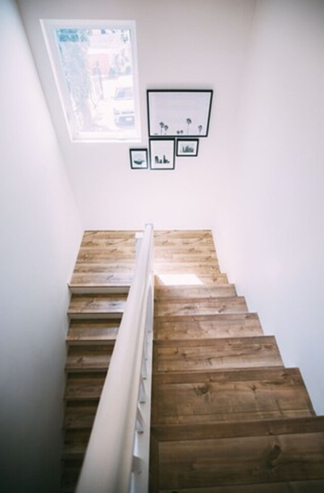 ヌーン オン サンセット ヒル