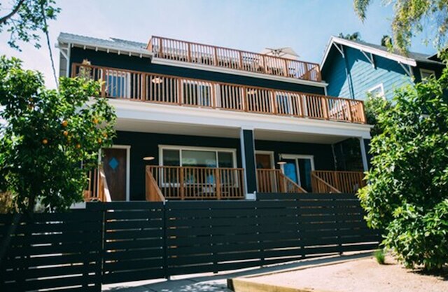 ヌーン オン サンセット ヒル