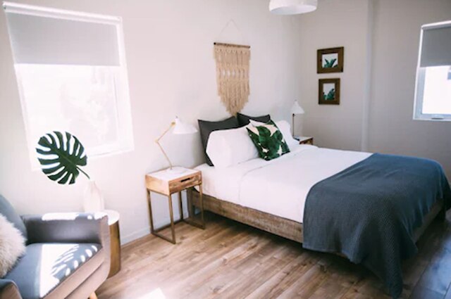 ヌーン オン サンセット ヒル